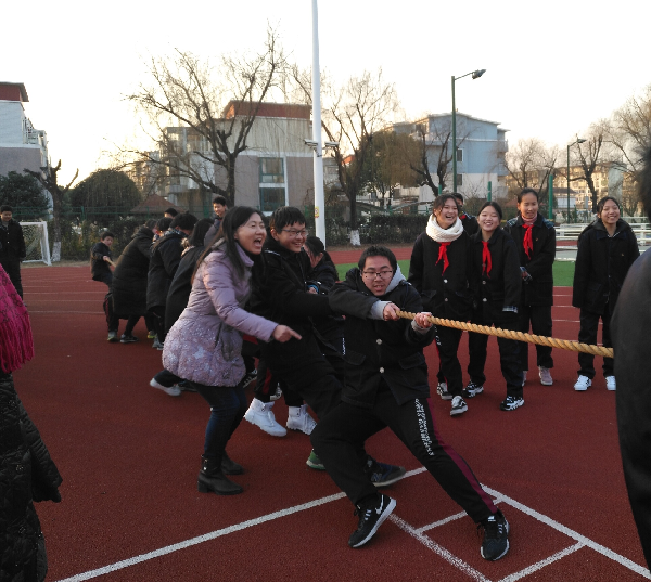 拧绳聚力蓄势待发记世外61尚美中学九年级拔河比赛活动