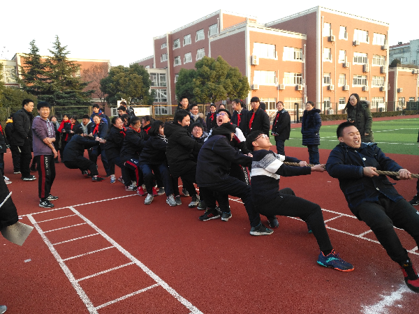拧绳聚力蓄势待发记世外61尚美中学九年级拔河比赛活动